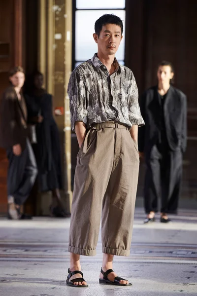 Look 7